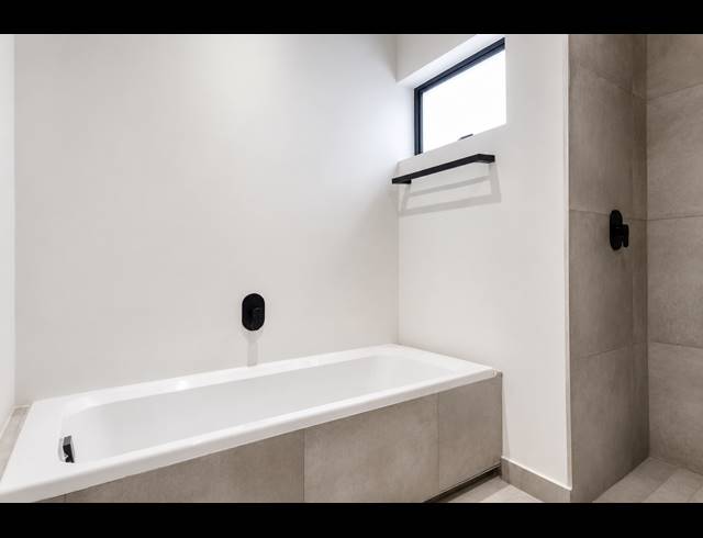 4 BEDROOM CLUSTER TO LET IN BRYANSTON EAST